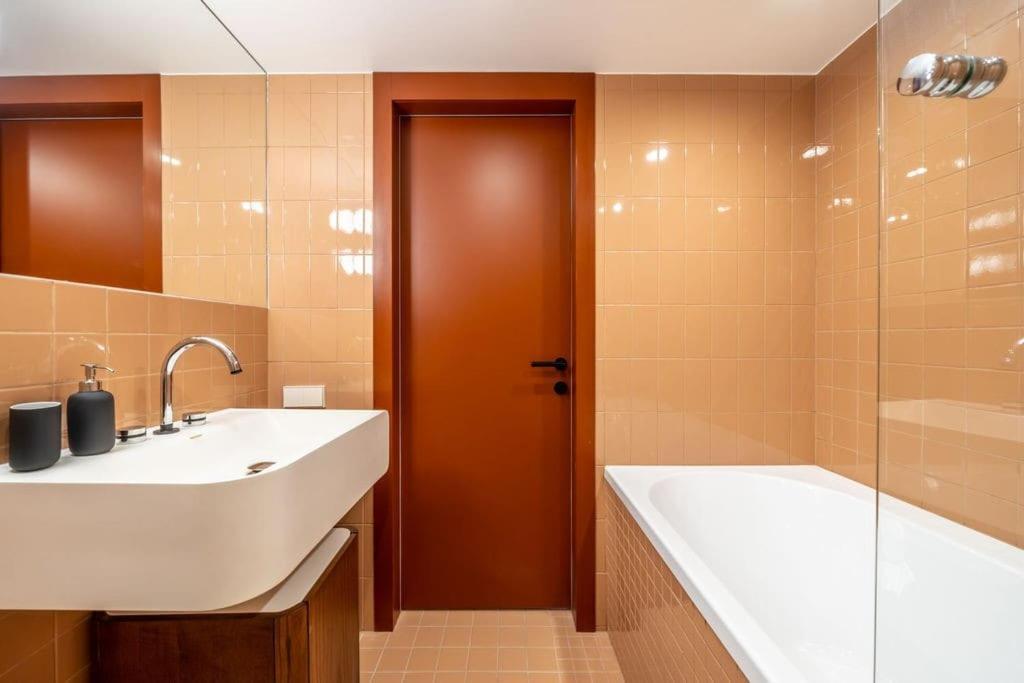 Апартаменты Designer Loft In The City Center Рига Экстерьер фото
